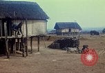 Standbild Montagnards angehören Dorf Pleiku Süd Vietnam, 1968, aus Sekunde 26 historischem Filmmaterial Videoclip 65675077459