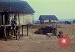 Standbild Montagnards angehören Dorf Pleiku Süd Vietnam, 1968, aus Sekunde 27 historischem Filmmaterial Videoclip 65675077459