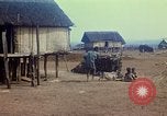Standbild Montagnards angehören Dorf Pleiku Süd Vietnam, 1968, aus Sekunde 30 historischem Filmmaterial Videoclip 65675077459