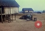 Standbild Montagnards angehören Dorf Pleiku Süd Vietnam, 1968, aus Sekunde 31 historischem Filmmaterial Videoclip 65675077459