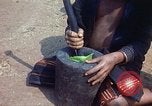 Standbild Montagnards angehören Dorf Pleiku Süd Vietnam, 1968, aus Sekunde 40 historischem Filmmaterial Videoclip 65675077459