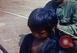 Standbild Montagnards angehören Dorf Pleiku Süd Vietnam, 1968, aus Sekunde 48 historischem Filmmaterial Videoclip 65675077459