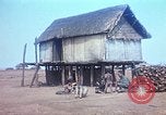 Standbild Montagnards angehören Dorf Pleiku Süd Vietnam, 1968, aus Sekunde 51 historischem Filmmaterial Videoclip 65675077459