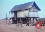 Standbild Montagnards angehören Dorf Pleiku Süd Vietnam, 1968, aus Sekunde 52 historischem Filmmaterial Videoclip 65675077459