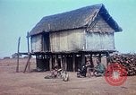 Standbild Montagnards angehören Dorf Pleiku Süd Vietnam, 1968, aus Sekunde 55 historischem Filmmaterial Videoclip 65675077459