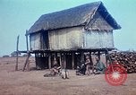 Standbild Montagnards angehören Dorf Pleiku Süd Vietnam, 1968, aus Sekunde 56 historischem Filmmaterial Videoclip 65675077459