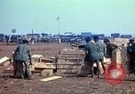 Standbild Montagnards angehören Dorf Pleiku Süd Vietnam, 1968, aus Sekunde 60 historischem Filmmaterial Videoclip 65675077459