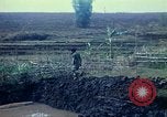 Immagine di Villaggio montagnard Pleiku Vietnam del Sud, 1968, secondo 14 filmato di repertorio 65675077460
