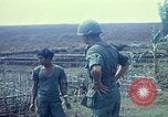 Immagine di Villaggio montagnard Pleiku Vietnam del Sud, 1968, secondo 19 filmato di repertorio 65675077460