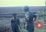 Immagine di Villaggio montagnard Pleiku Vietnam del Sud, 1968, secondo 20 filmato di repertorio 65675077460