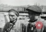 Image camp de concentration Leipzig Allemagne, 1945, de la seconde 28 séquences d'archives historiques vidéo 65675077468