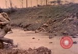 Standbild Vereinigten Staaten Marines Okinawa Ryukyu Inseln, 1945, aus Sekunde 42 historischem Filmmaterial Videoclip 65675077495