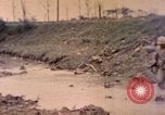 Standbild Vereinigten Staaten Marines Okinawa Ryukyu Inseln, 1945, aus Sekunde 60 historischem Filmmaterial Videoclip 65675077495