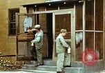 Image dichlorodiphényl-trichloroéthane United States USA, 1944, de la seconde 17 séquences d'archives historiques vidéo 65675077530