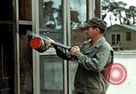 Image dichlorodiphényl-trichloroéthane United States USA, 1944, de la seconde 35 séquences d'archives historiques vidéo 65675077530