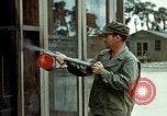 Image dichlorodiphényl-trichloroéthane United States USA, 1944, de la seconde 36 séquences d'archives historiques vidéo 65675077530