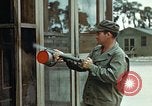 Image dichlorodiphényl-trichloroéthane United States USA, 1944, de la seconde 37 séquences d'archives historiques vidéo 65675077530