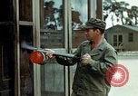 Image dichlorodiphényl-trichloroéthane United States USA, 1944, de la seconde 38 séquences d'archives historiques vidéo 65675077530