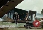 Image dichlorodiphényl-trichloroéthane United States USA, 1944, de la seconde 7 séquences d'archives historiques vidéo 65675077531