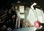 Image dichlorodiphényl-trichloroéthane United States USA, 1944, de la seconde 15 séquences d'archives historiques vidéo 65675077531