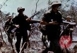 Standbild verwundete Marines Saipan Nördliche Marianen, 1945, aus Sekunde 3 historischem Filmmaterial Videoclip 65675077538