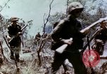 Standbild verwundete Marines Saipan Nördliche Marianen, 1945, aus Sekunde 4 historischem Filmmaterial Videoclip 65675077538