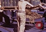 Standbild verwundete Marines Saipan Nördliche Marianen, 1945, aus Sekunde 22 historischem Filmmaterial Videoclip 65675077538