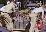 Standbild verwundete Marines Saipan Nördliche Marianen, 1945, aus Sekunde 25 historischem Filmmaterial Videoclip 65675077538
