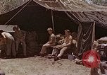 Standbild verwundete Marines Saipan Nördliche Marianen, 1945, aus Sekunde 56 historischem Filmmaterial Videoclip 65675077538