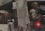 Standbild verwundete Marines Saipan Nördliche Marianen, 1945, aus Sekunde 58 historischem Filmmaterial Videoclip 65675077538
