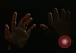 Standbild menschliche Hand United States USA, 1945, aus Sekunde 15 historischem Filmmaterial Videoclip 65675077547