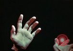 Standbild menschliche Hand United States USA, 1945, aus Sekunde 18 historischem Filmmaterial Videoclip 65675077547