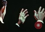 Standbild menschliche Hand United States USA, 1945, aus Sekunde 20 historischem Filmmaterial Videoclip 65675077547