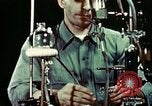 Standbild menschliche Hand United States USA, 1945, aus Sekunde 25 historischem Filmmaterial Videoclip 65675077547