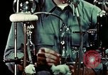 Standbild menschliche Hand United States USA, 1945, aus Sekunde 27 historischem Filmmaterial Videoclip 65675077547