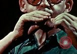 Standbild menschliche Hand United States USA, 1945, aus Sekunde 31 historischem Filmmaterial Videoclip 65675077547
