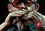 Standbild menschliche Hand United States USA, 1945, aus Sekunde 32 historischem Filmmaterial Videoclip 65675077547