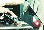 Standbild menschliche Hand United States USA, 1945, aus Sekunde 41 historischem Filmmaterial Videoclip 65675077547