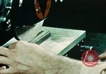 Standbild menschliche Hand United States USA, 1945, aus Sekunde 46 historischem Filmmaterial Videoclip 65675077547