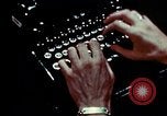 Standbild menschliche Hand United States USA, 1945, aus Sekunde 47 historischem Filmmaterial Videoclip 65675077547