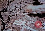 Standbild Pestkontrolle in Nordafrika Nordafrika, 1945, aus Sekunde 55 historischem Filmmaterial Videoclip 65675077554