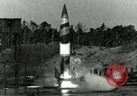 Standbild getarnt A-4 Rakete Peenemunde Deutschland, 1943, aus Sekunde 3 historischem Filmmaterial Videoclip 65675077604