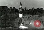 Standbild getarnt A-4 Rakete Peenemunde Deutschland, 1943, aus Sekunde 4 historischem Filmmaterial Videoclip 65675077604