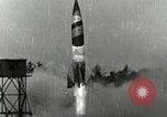 Standbild getarnt A-4 Rakete Peenemunde Deutschland, 1943, aus Sekunde 9 historischem Filmmaterial Videoclip 65675077604