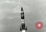 Standbild getarnt A-4 Rakete Peenemunde Deutschland, 1943, aus Sekunde 10 historischem Filmmaterial Videoclip 65675077604