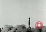 Standbild DEUTSCH A-4 Rakete starten Long Shot Peenemunde Deutschland, 1943, aus Sekunde 4 historischem Filmmaterial Videoclip 65675077607