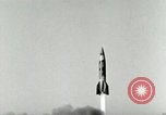 Standbild DEUTSCH A-4 Rakete starten Long Shot Peenemunde Deutschland, 1943, aus Sekunde 5 historischem Filmmaterial Videoclip 65675077607