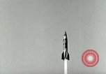 Standbild DEUTSCH A-4 Rakete starten Long Shot Peenemunde Deutschland, 1943, aus Sekunde 6 historischem Filmmaterial Videoclip 65675077607