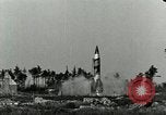 Standbild V-2 Rakete starten mit Rauch Peenemunde Deutschland, 1943, aus Sekunde 3 historischem Filmmaterial Videoclip 65675077610