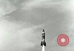 Standbild V-2 Rakete starten mit Rauch Peenemunde Deutschland, 1943, aus Sekunde 9 historischem Filmmaterial Videoclip 65675077610